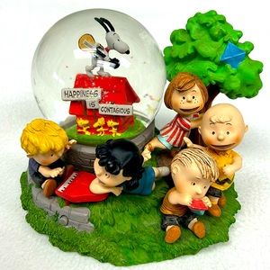 2014  PEANUTS  Hallmark HAPPINESS IS CONTAGIOUS” musical snow globe